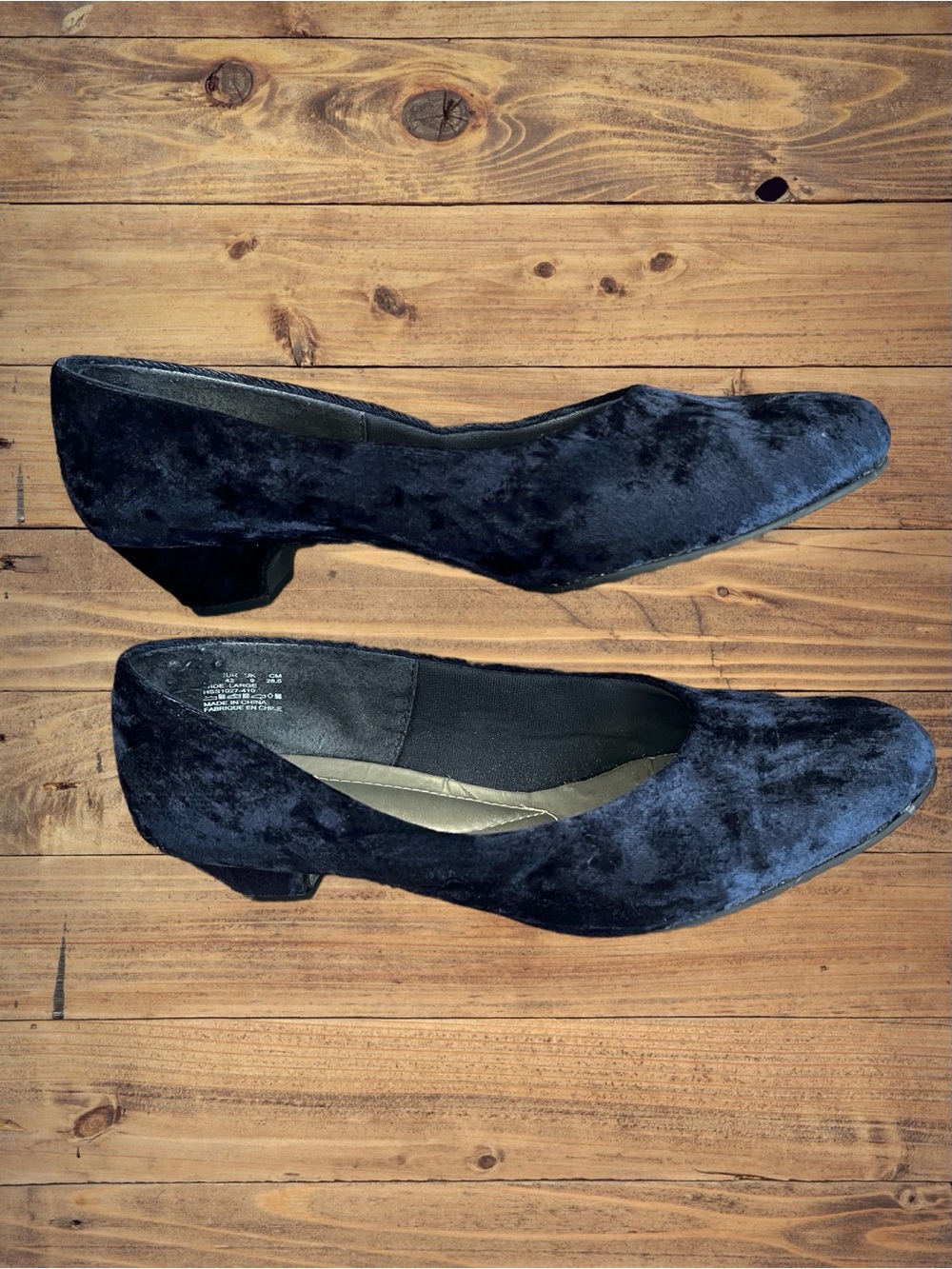 Soft Style Hush Puppies Size 11W Navy Blue Velvet Heels